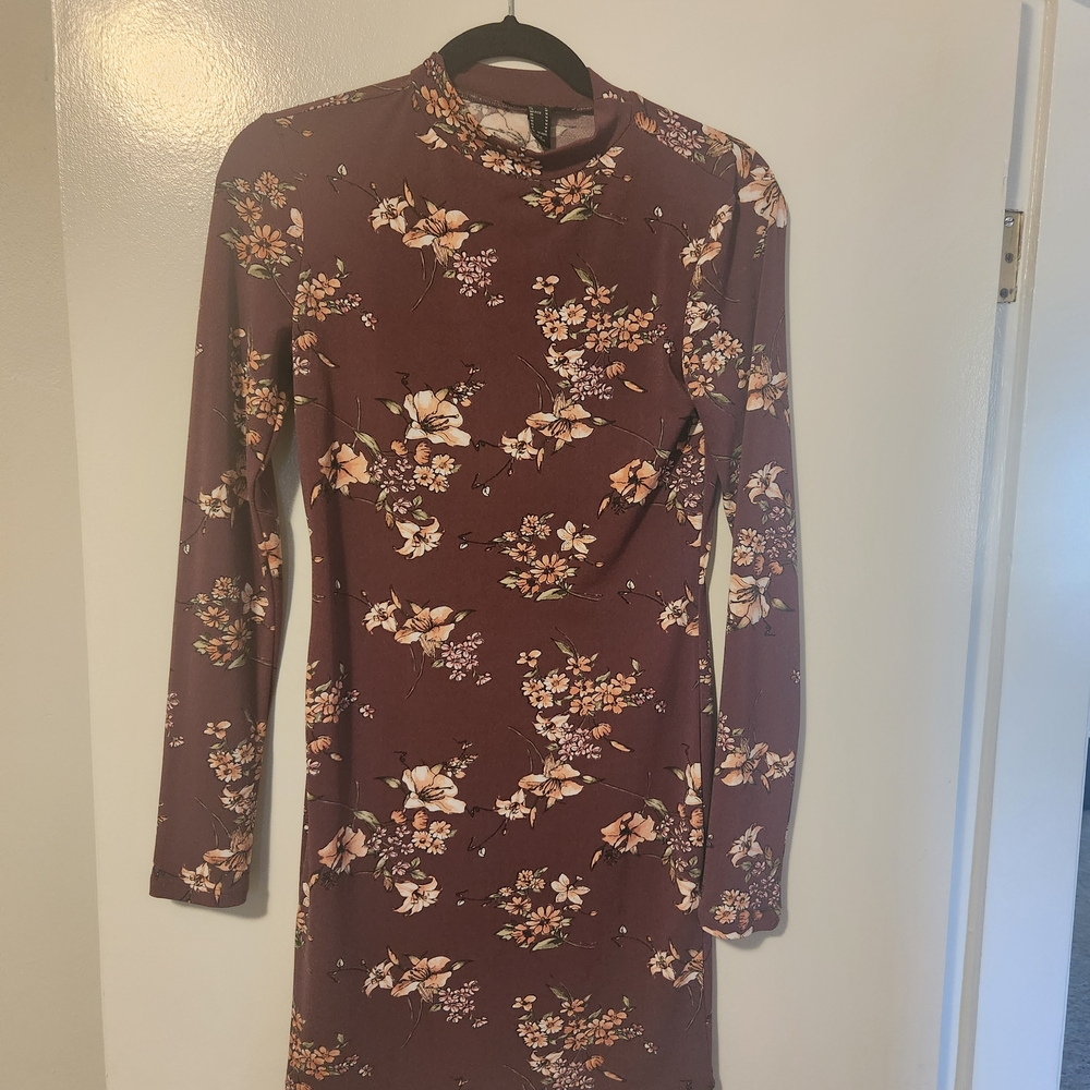 Forever 21 Floral Long Sleeve Dress in Burgundy